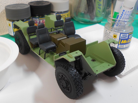 1/35陸上自衛隊 軽装甲機動車（LAV）を作ります。車体の塗装の準備