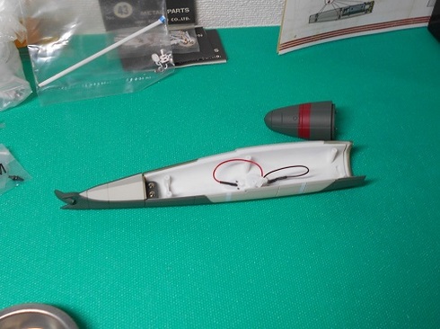 夫が作る模型飛行機「晴嵐」。フロート.JPG